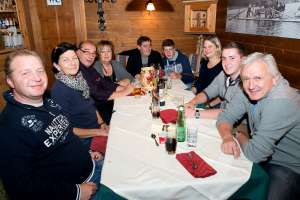 Das Team von Hotel Moser mit Familie Fian, Turnschek und Wobovnik hatten den grÃ¶ÃŸten Tisch unter Kontrolle - © werbeagentur as1